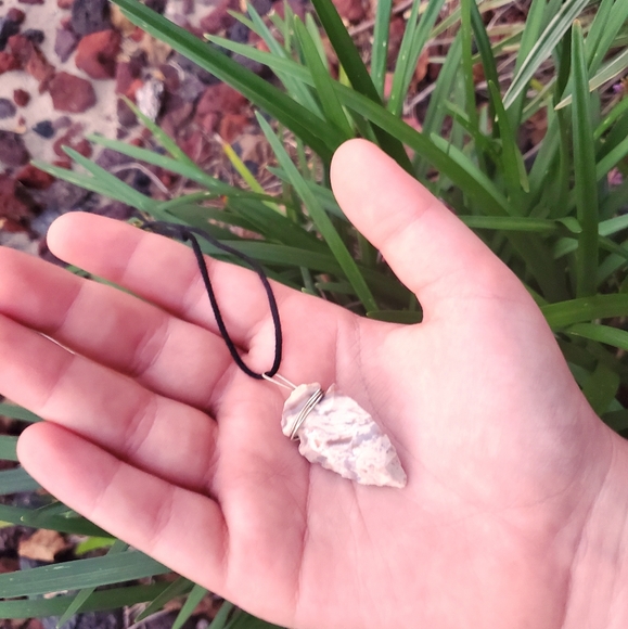 🌿 Natural Stone Arrowhead Necklace 🌿 - Picture 15 of 16